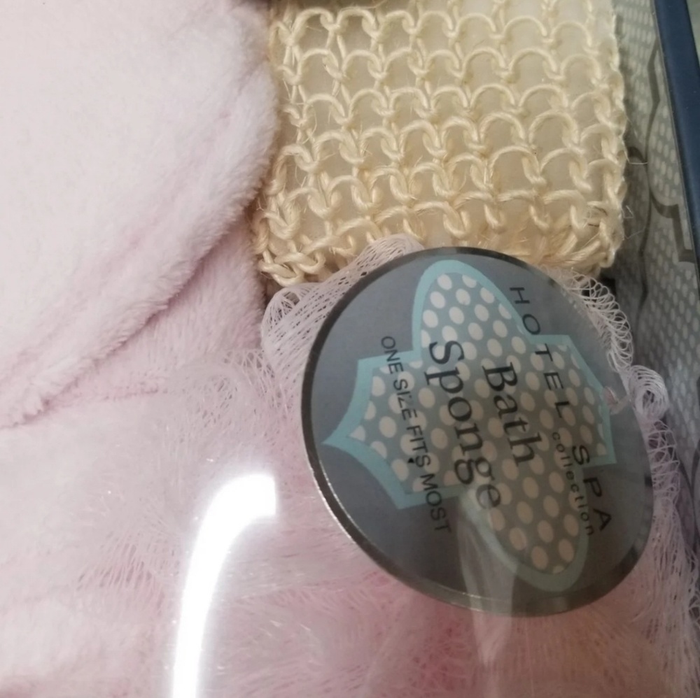 Northpoint Hotel Spa Collection Gift Set Robe - Picture 4 of 8